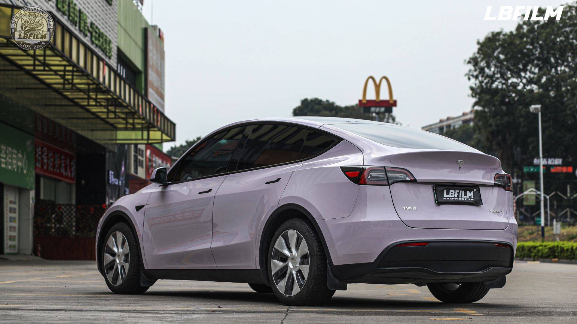 特斯拉lb改色膜迷雾灰紫治愈又显气质