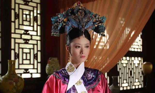 在《甄嬛传》中,有这么一个情节:皇上为了除掉华妃腹中的胎儿,让端妃