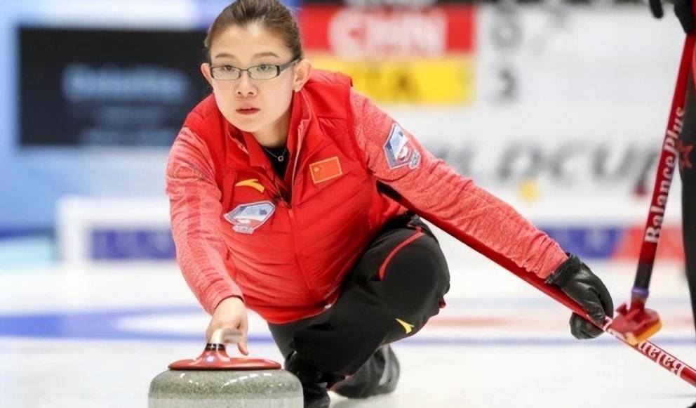 原创冰壶女神王冰玉近况退役经商很成功老公是博士38岁越来越美