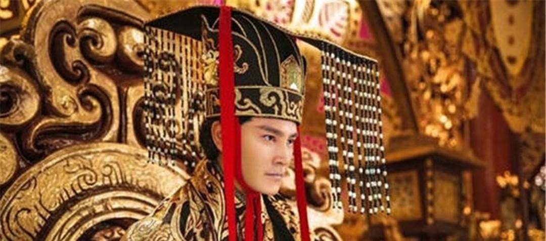 皇帝准备干掉将军将军知道后对心腹说皇帝让我把你们都处决了