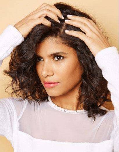 比起黑直发,50岁大妈尝试这些"逆龄卷发",脸小气质好_女性_显得_波浪