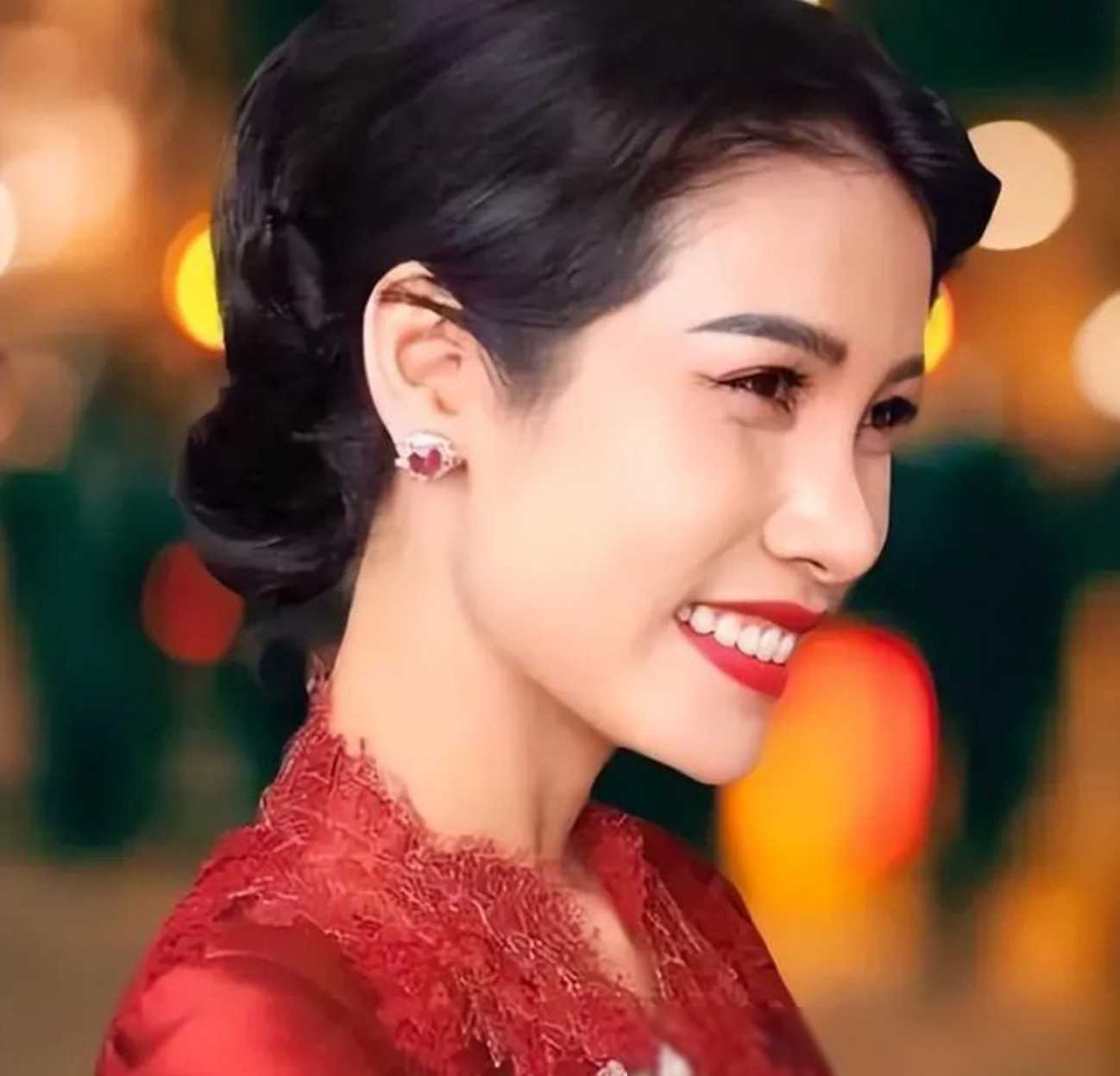 有关皇室的研究员也透露了一些消息,称诗妮娜被发
