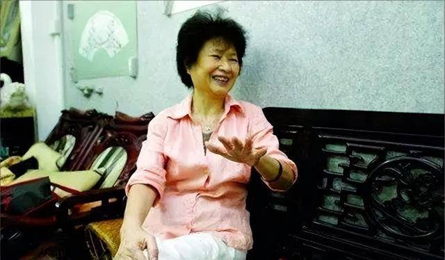 一代国乒名将:8岁学球,60岁一线退休,终身未结婚生子_容国团_中国