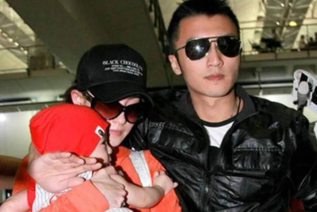 王菲和谢霆锋在一起后,多次传出两人分手的消息,结果都是假消息.