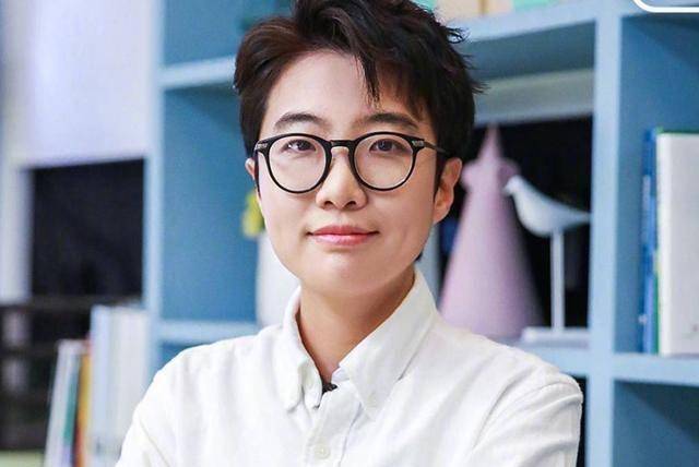 原创被人民日报点评的邱晨7天后注销社交账号10天后卸任总经理