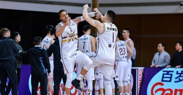 北控队为什么会这样呢?主要有2个原因!第一个;外援选择不到位!