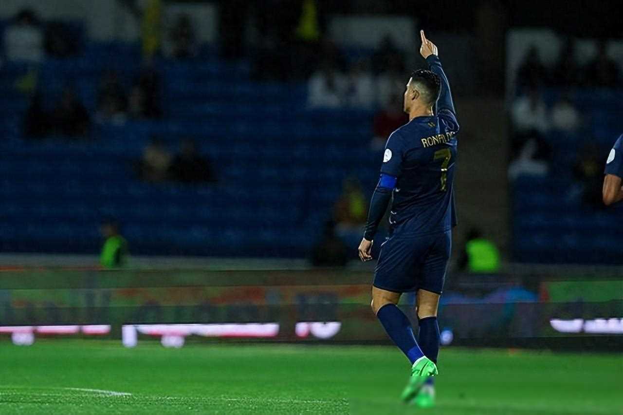 c罗独造5球:传奇依旧!39岁最强神迹,未来路漫漫?_梅西_进球_观点