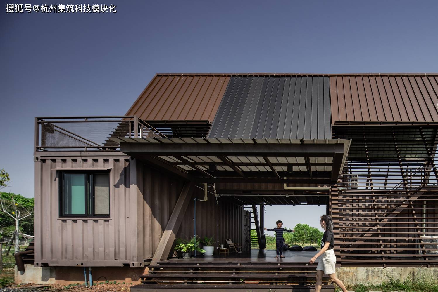 这里本来是空闲米仓,现在慢慢的成了果园和以家庭休闲旅游出租为项目
