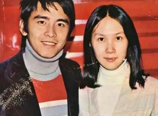 原创姜大卫娶演员李琳琳婚后连生三子一家五口其乐融融