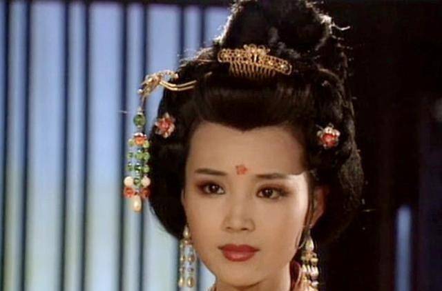 原创武则天将上官婉儿处以黥刑她化耻辱为时尚发明了梅花妆上官髻