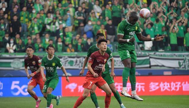 原创中超焦点战武磊双响备受赞誉球迷回应争议媒体反应冷淡