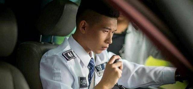 原创出场费500万年收入8000万他是如何红极一时又无路可走的