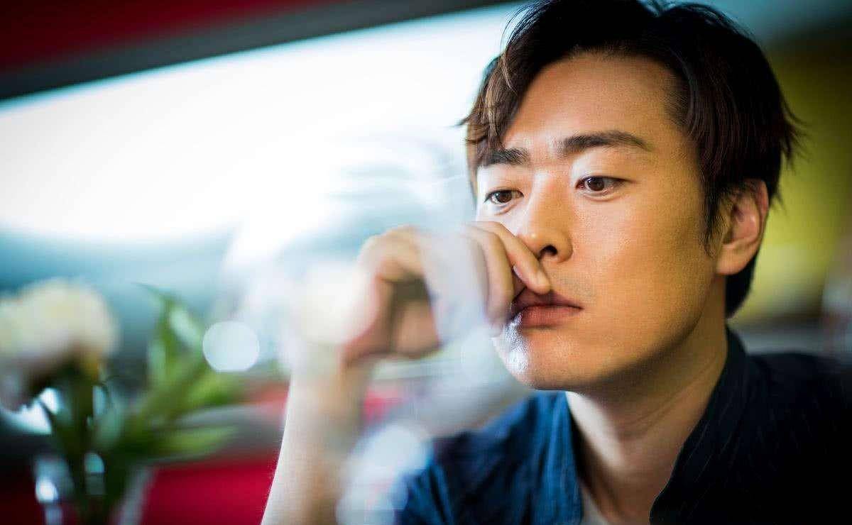 原创从被导演职场pua患抑郁症到视帝张桐的路未免太过艰苦了些