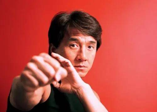 原创成龙和空姐女粉丝亲密合影讨要对方地址和电话惹网友调侃