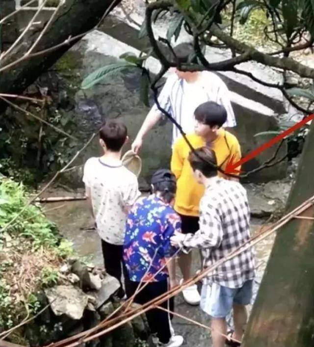 原创出村深造的刘宪华回家录节目路透照曝光在一起才是向往的生活