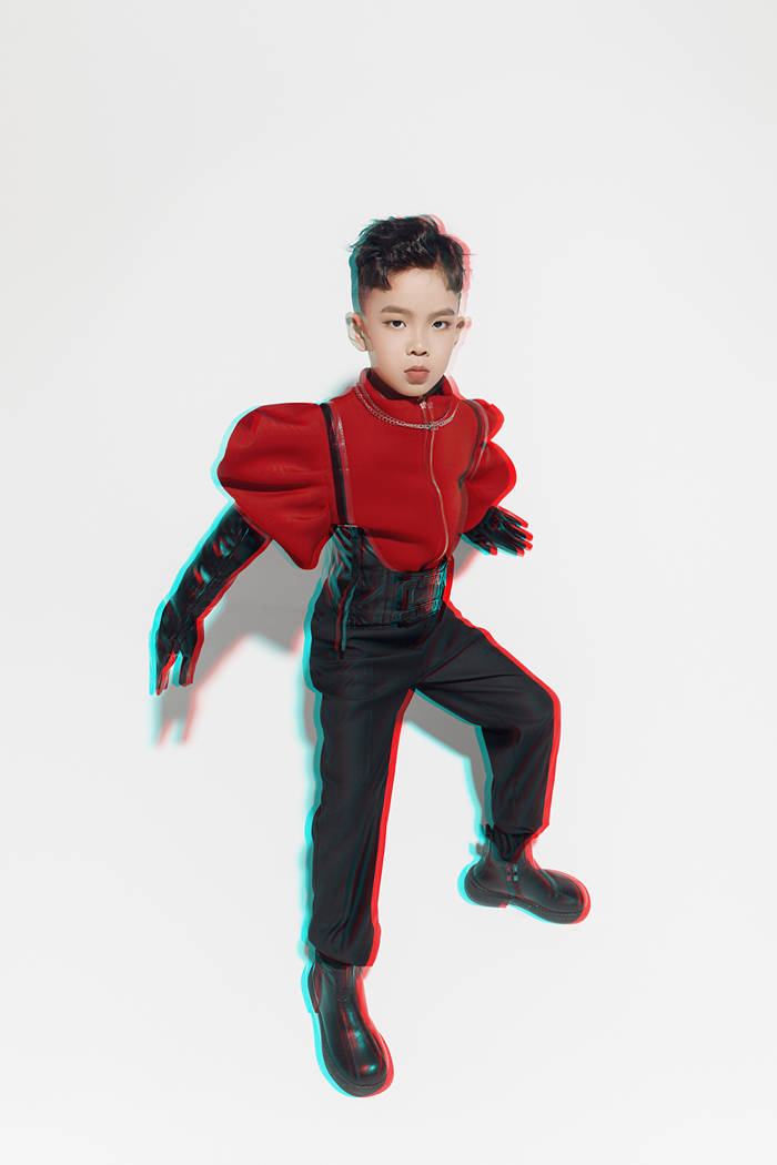 张瑞芃李宇凡总决赛少儿模特:此外,童模不仅要求舞台步法专业,还要