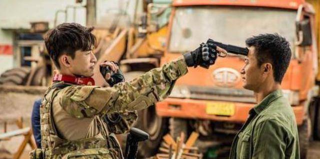 张翰在《战狼2》中的表现不仅得到了观众的认可,也得到了导演吴京的