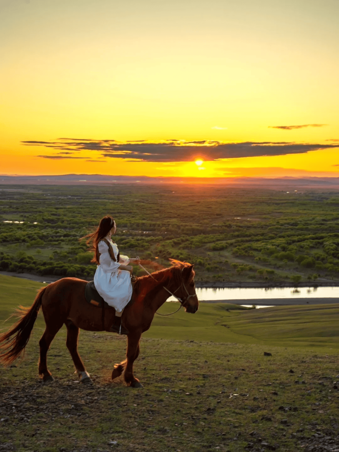 如果你喜欢探险,我们可以组织徒步穿越大草原,感受草原的野性和