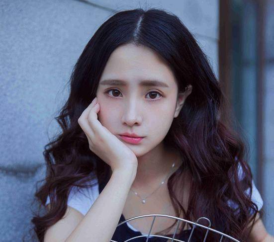 不过话说回来,自从辞演事件后,蒋佳恩就好像销声匿迹了,完全没有任何