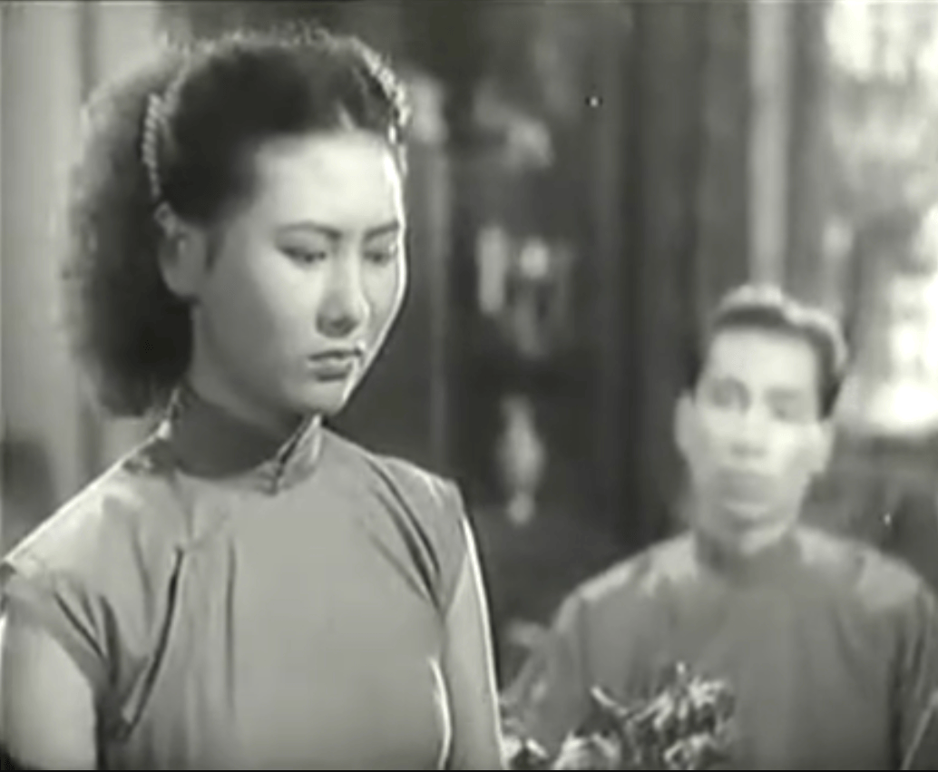 原创话剧皇帝石挥42岁跳江自杀有5个帮凶遗孀童葆苓现状如何