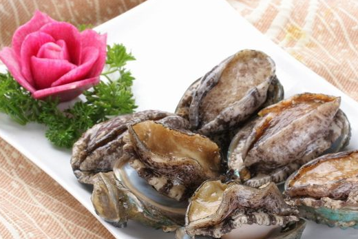 鲍鱼肌肉的水提取上清液有很明显的抗凝血作用,对增强家兔纤维蛋白