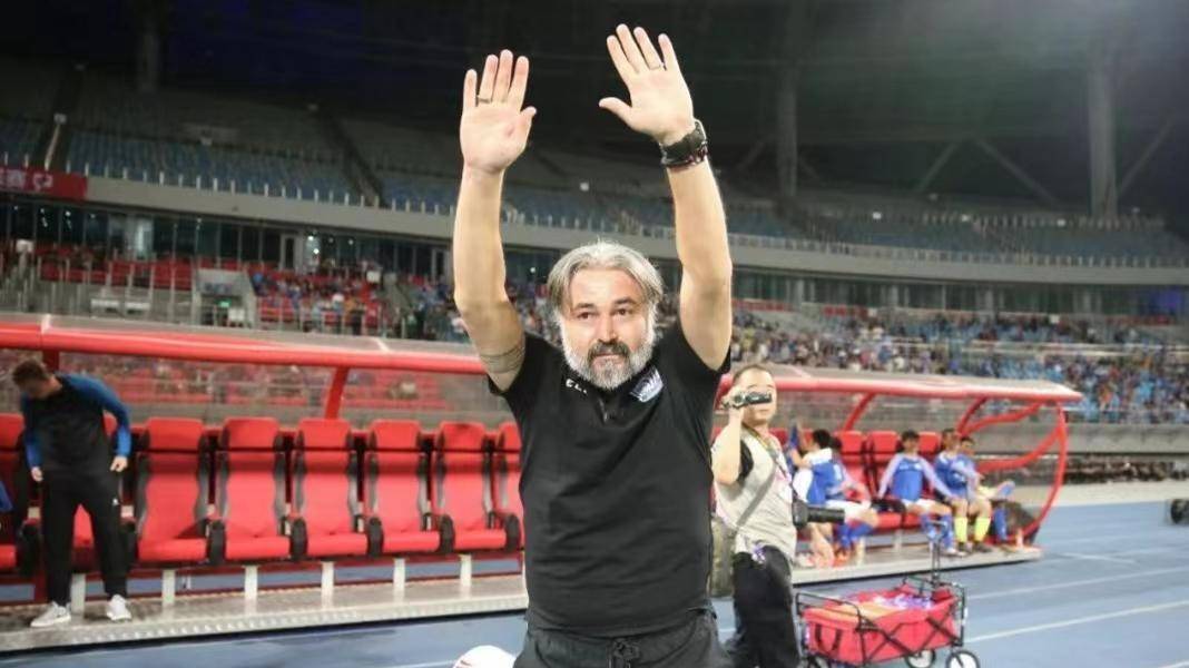 原创青岛海牛四连败亚森的帅位岌岌可危中超首位下课主帅将诞生