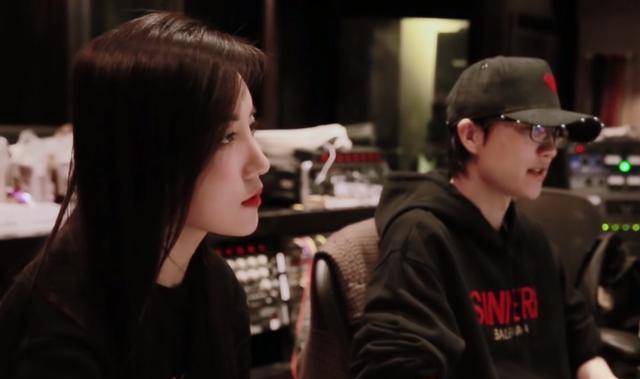 原创程皓如为周杰伦伴奏教许嵩弹琴明明可以靠颜值却偏要靠才华