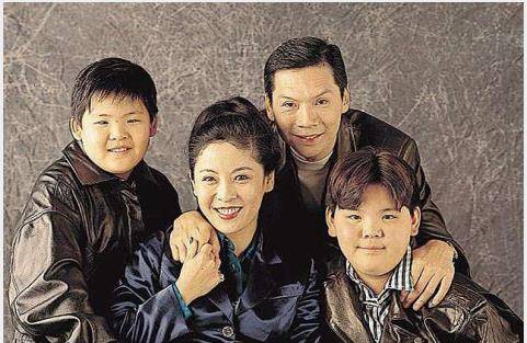 向华强他是最白的黑老大吃人不吐骨头半个娱乐圈都是他捧红