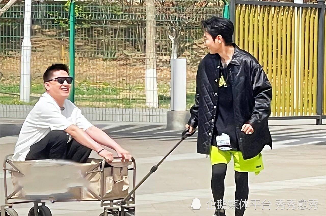 原创德云社新综艺来袭云鹤九霄齐登台网友阵容配备很是豪华