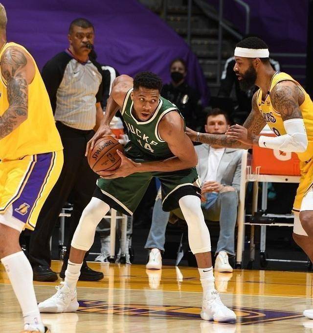 詹姆斯戴维斯两大核心,依然展现了强大的进攻能力,3分球更是13投8中