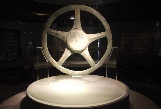 三星堆发现26米巨人像双手却成了研究重点专家不能确定