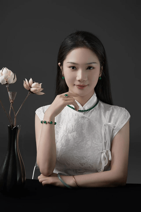 张九华关爱女性健康形象大使倡导女性健康展现卓越风采