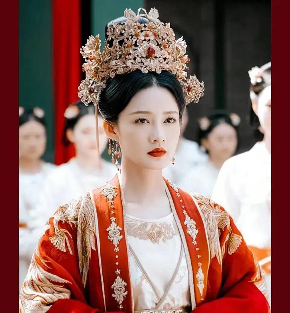 原创当李一桐红衣撞上白鹿李沁谁的红衣更惊艳观众