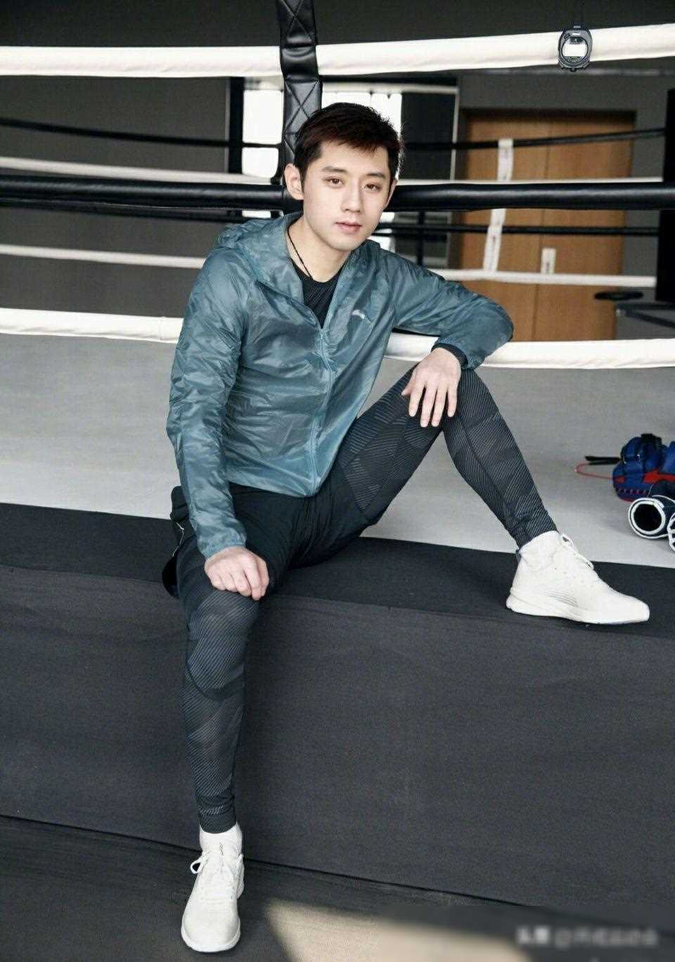 摆脱丑闻国乒藏獒张继科复出售课价格为9800元月