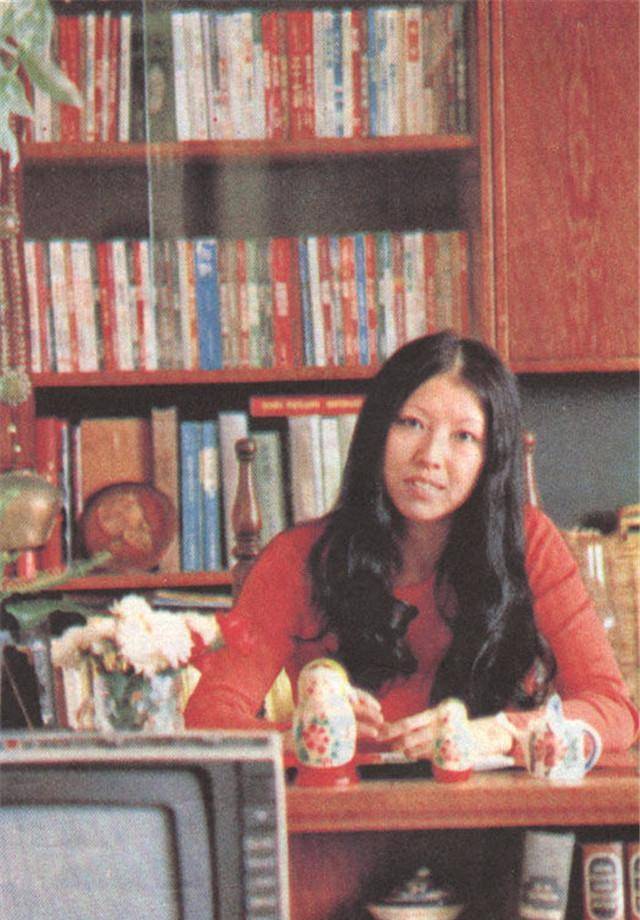 三毛与荷西的爱情,真如她笔下那般甜蜜?邻居:其实是她一厢情愿