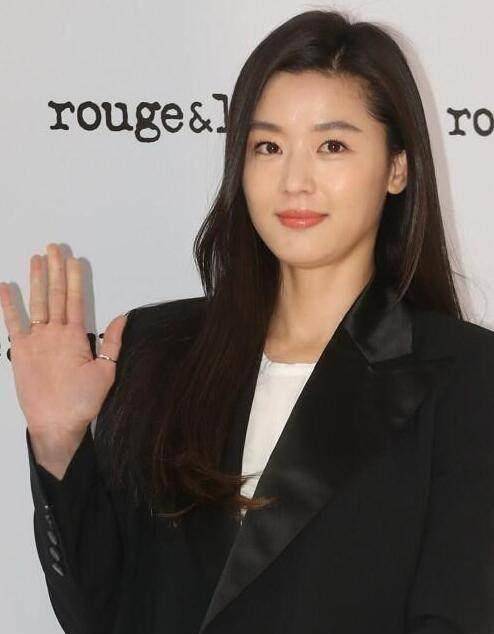 出道20年韩国顶级女神全智贤用16部作品纵横娱乐圈二十年