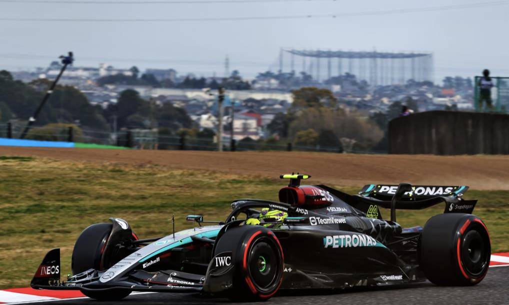 f1日本站排位赛 梅赛德斯是否恢复了竞争力?_汉密尔顿_赛车_维斯塔潘