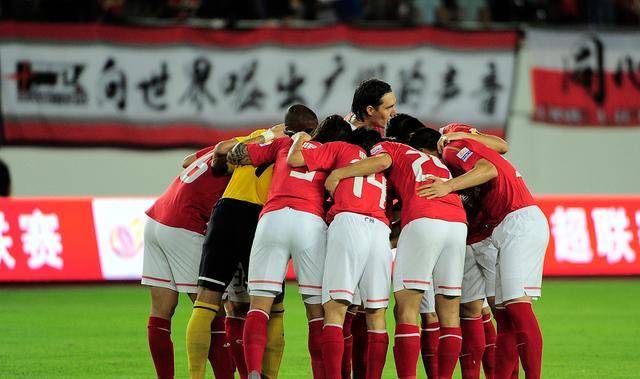 湾区足球复苏张奥凯喜见广州队深圳新鹏城斩获中超首胜