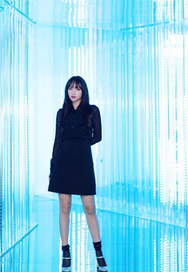 原创程潇不只是奶潇挑战巴掌大抹身材搭豹纹短裙上下一起露