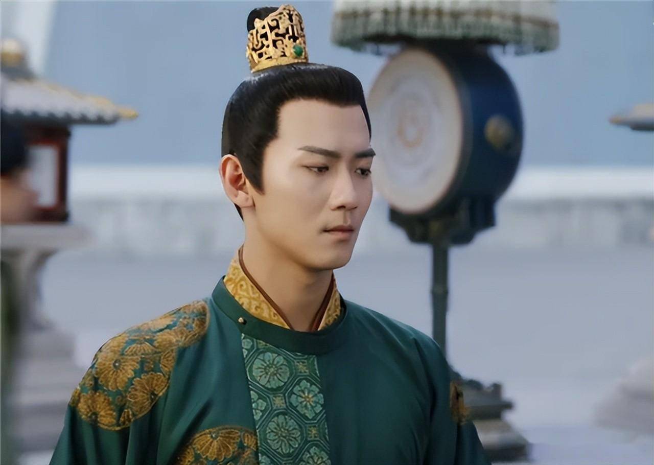 宰相写下"青鹅"两字遭灭门,群臣不解,武则天怒道:把字拆开念_裴炎