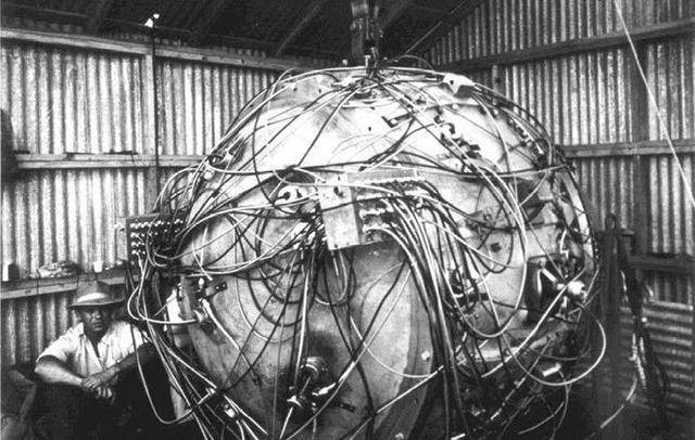 1945年7月16日,第一个核武器——原子弹试验爆炸的引爆装置.