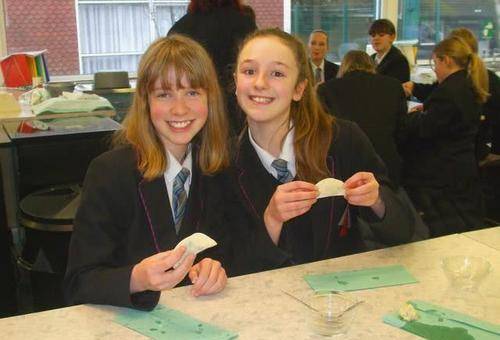 原创英国小留学生父母我看你们是仇富是的我是在仇富