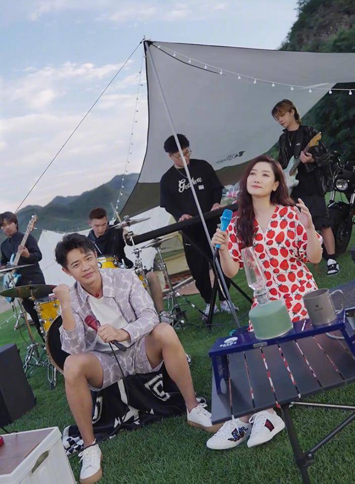 凤凰传奇的"清醒":9次上舞台,五五分账23年,比玖月奇迹高明_曾毅_组合