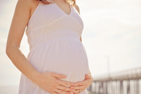 怀孕后，准妈妈要保护好这四个部位，否则会对胎儿_宝宝_乳房_腹部造成很大的伤害。