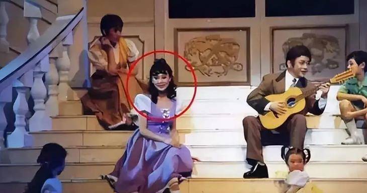 之后的王刚离开了电视,开始自己的演员之路.事业上,他们更上一层楼.