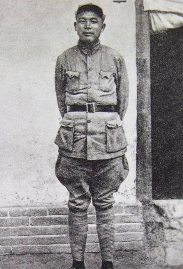 原创敌保安团前面挡路红28军军长下令抓十几只鸡搞些油来