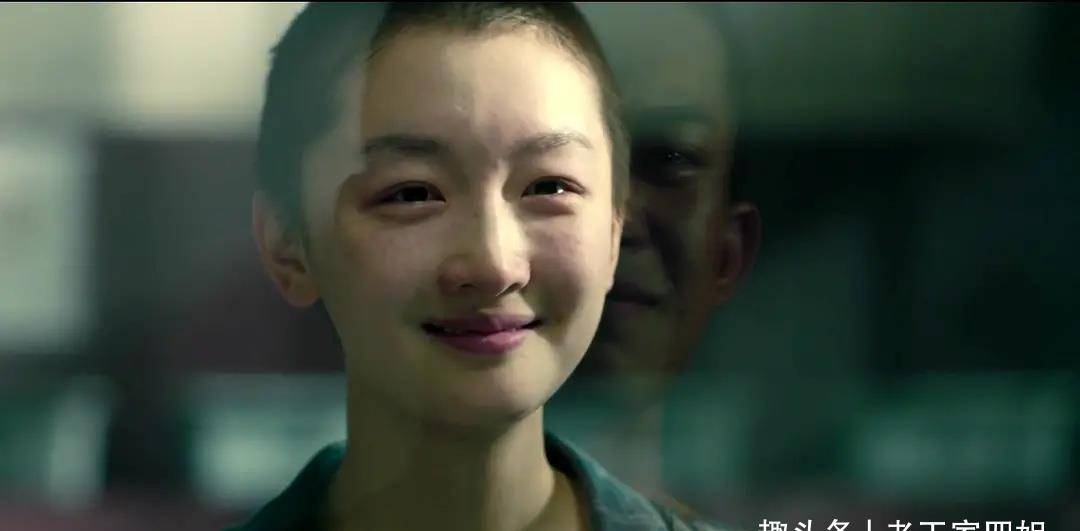 杨紫长发剪短不舍拍照留恋一句话道出女孩们心中的故事