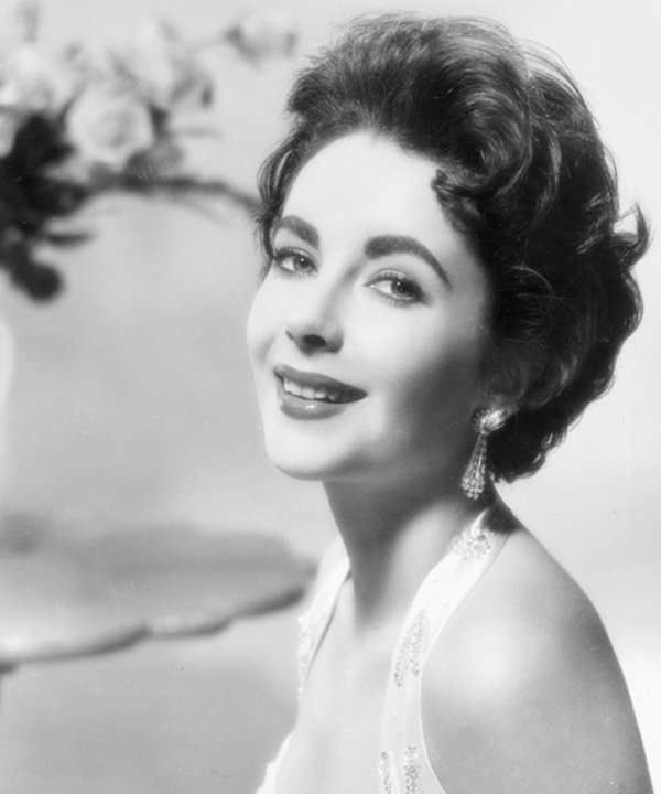 伊丽莎白·泰勒:一生极具传奇色彩,好莱坞传奇女王永不褪色