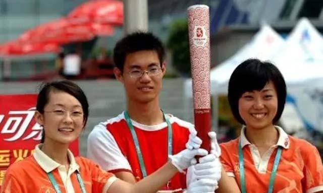 35岁产妇冒险生下5胞胎19年后坦言如果重新选择一个都不要