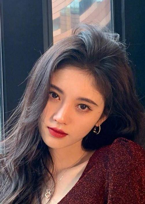 原创鞠婧祎狂晒18张库存照从素颜到浓妆清纯时尚随意切换果然是直男